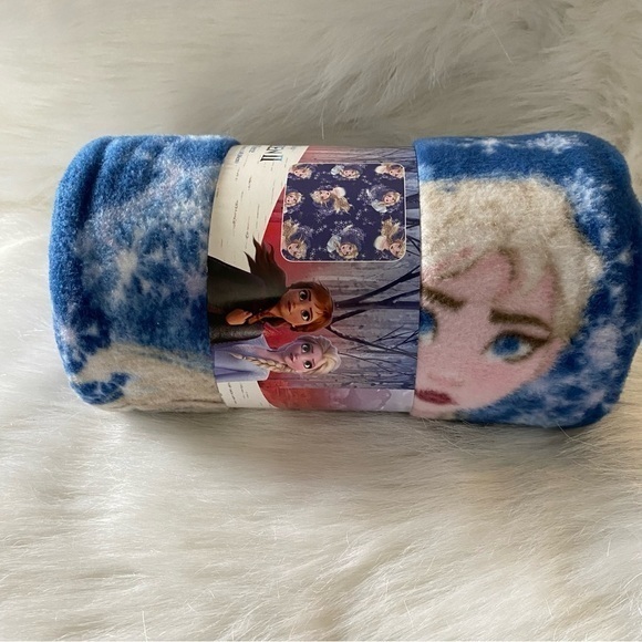 Frozen ll 1.5 yd Fleece Size 1.5 Yd X 59”New With Tags - Picture 1 of 9